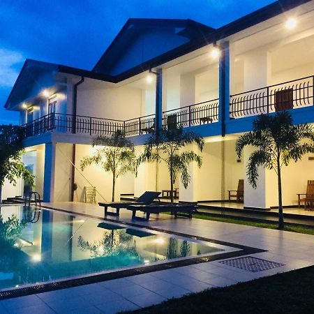 Sea Lagoon Beach Hotel Trincomalee Exterior photo