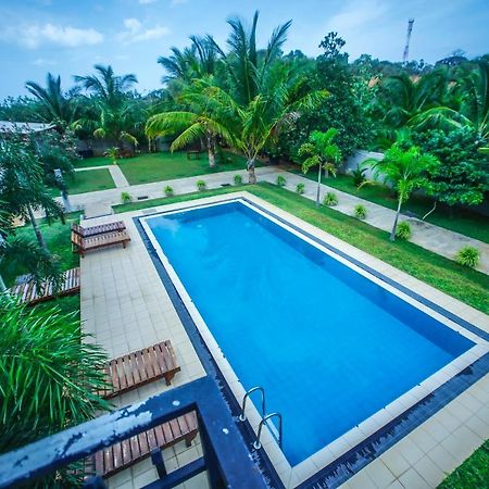 Sea Lagoon Beach Hotel Trincomalee Exterior photo