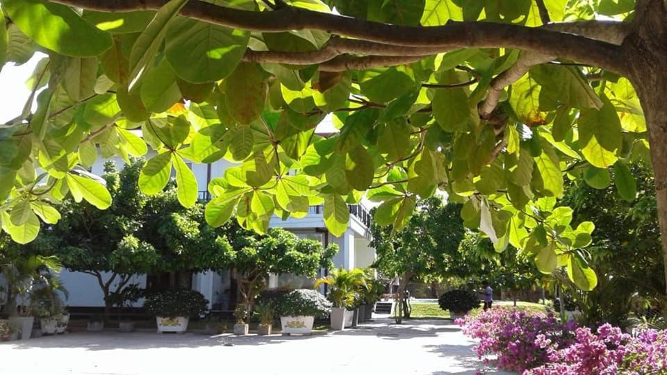 Sea Lagoon Beach Hotel Trincomalee Exterior photo