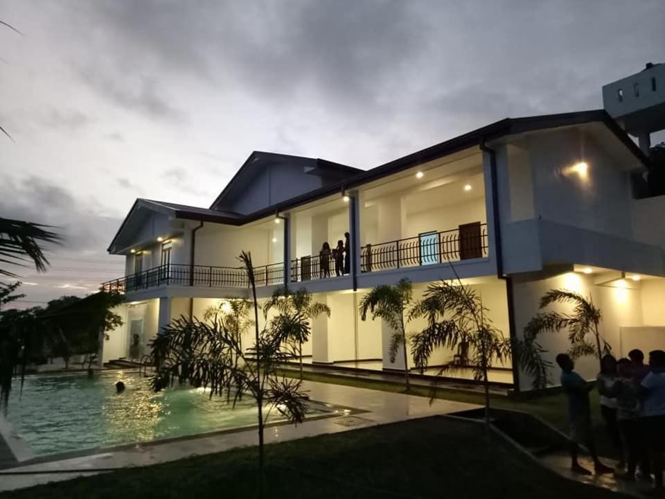 Sea Lagoon Beach Hotel Trincomalee Exterior photo