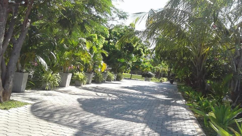 Sea Lagoon Beach Hotel Trincomalee Exterior photo