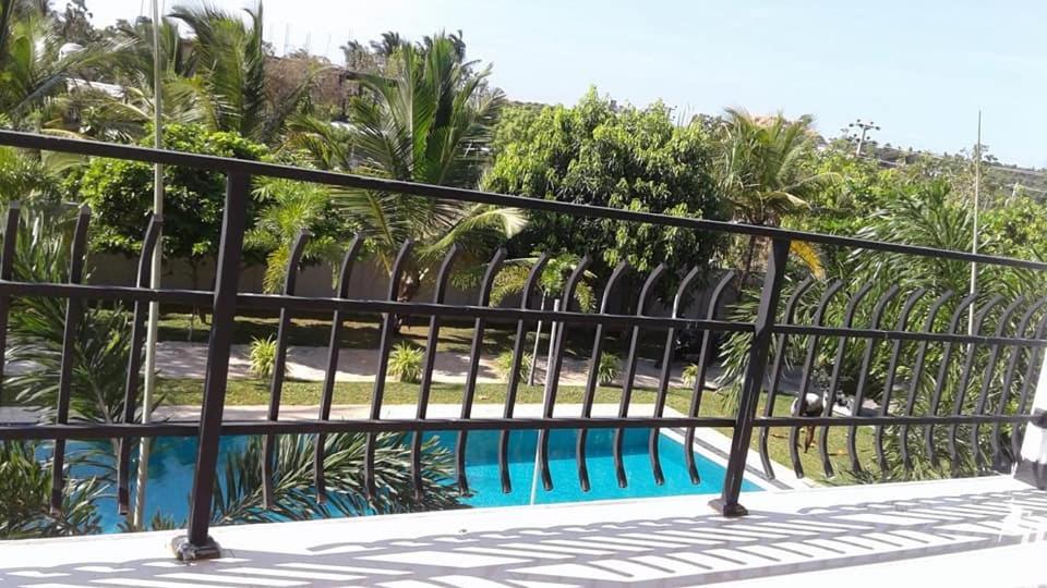 Sea Lagoon Beach Hotel Trincomalee Exterior photo