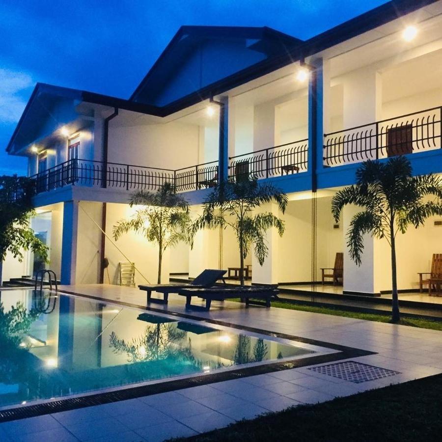Sea Lagoon Beach Hotel Trincomalee Exterior photo
