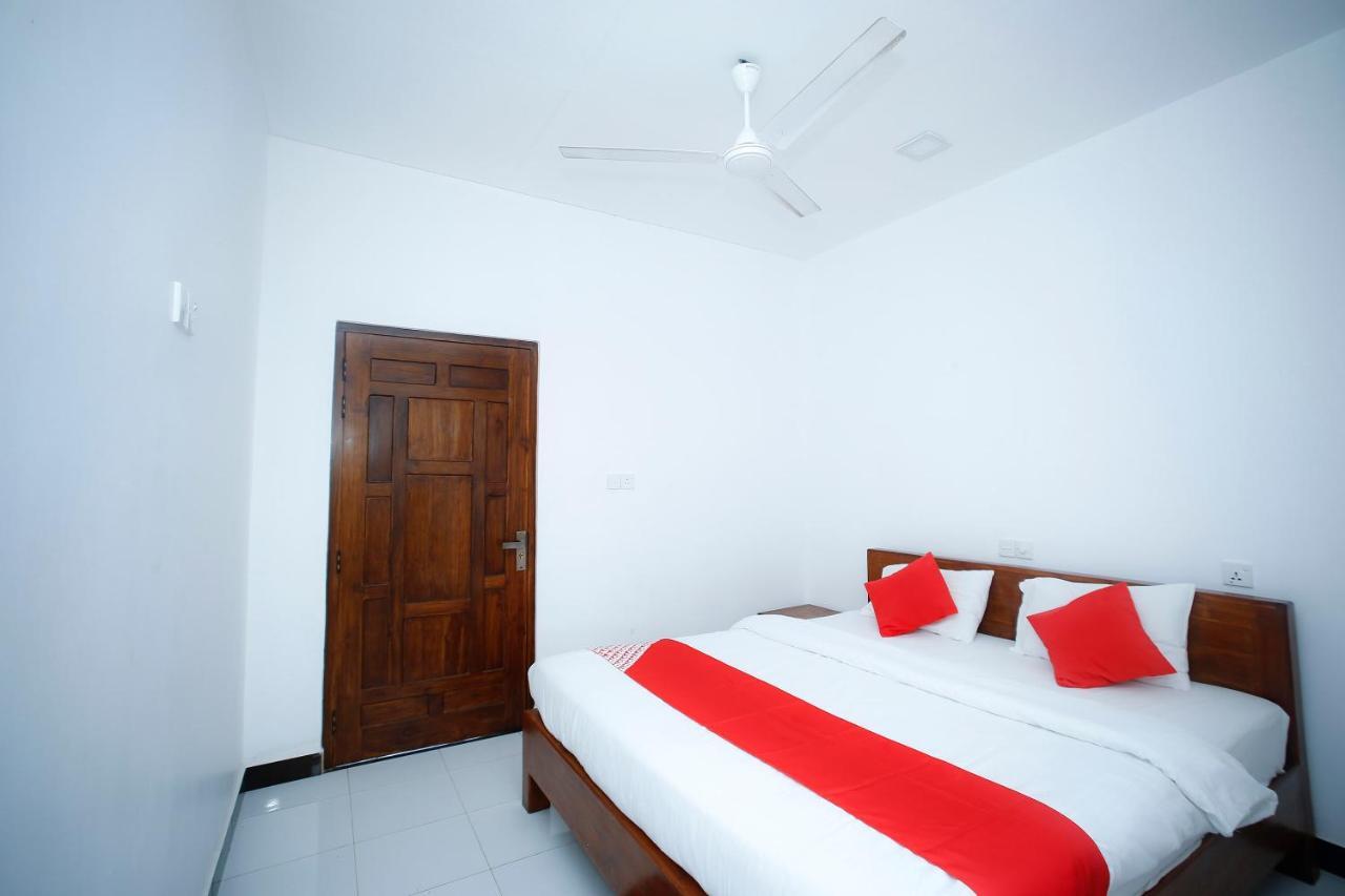 Sea Lagoon Beach Hotel Trincomalee Exterior photo