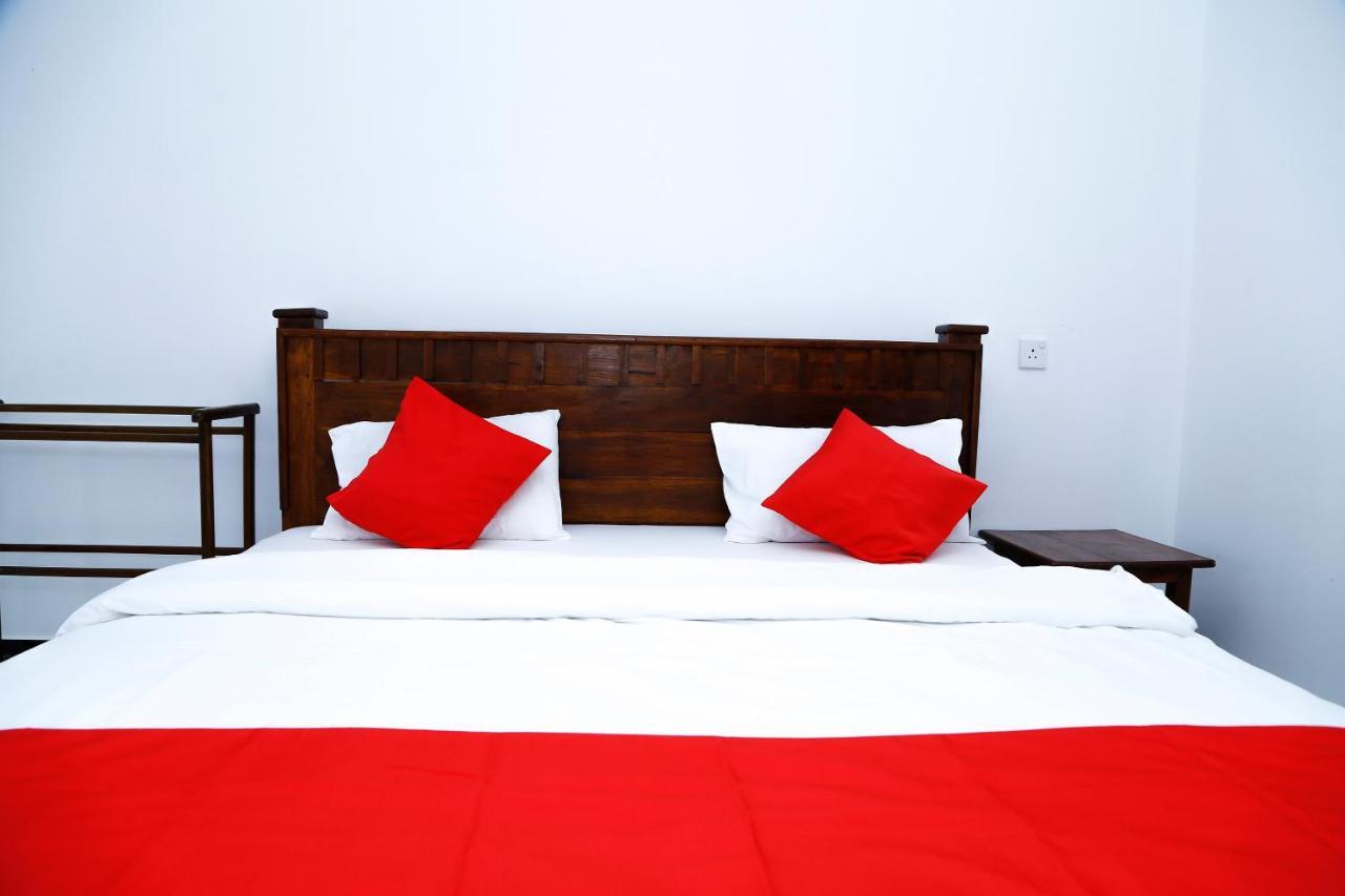 Sea Lagoon Beach Hotel Trincomalee Exterior photo
