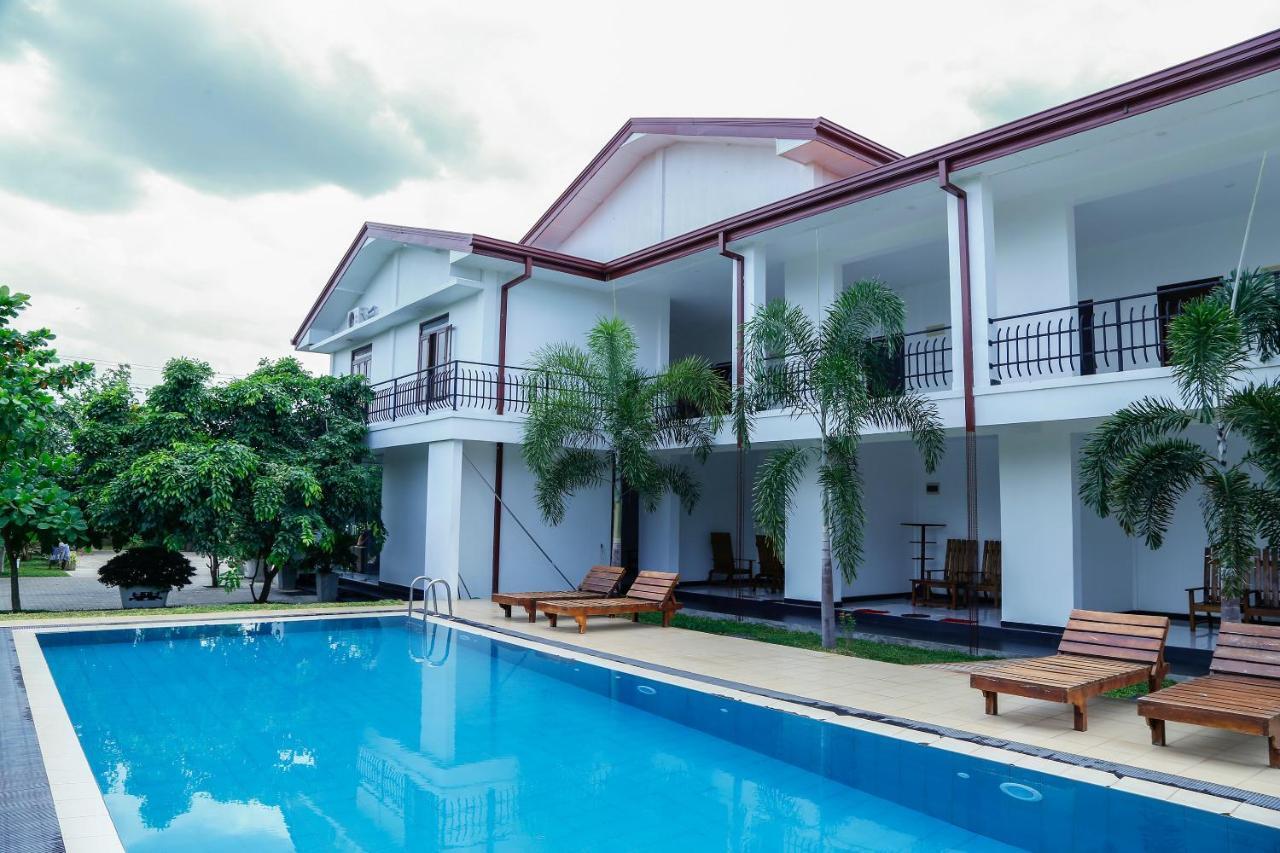 Sea Lagoon Beach Hotel Trincomalee Exterior photo