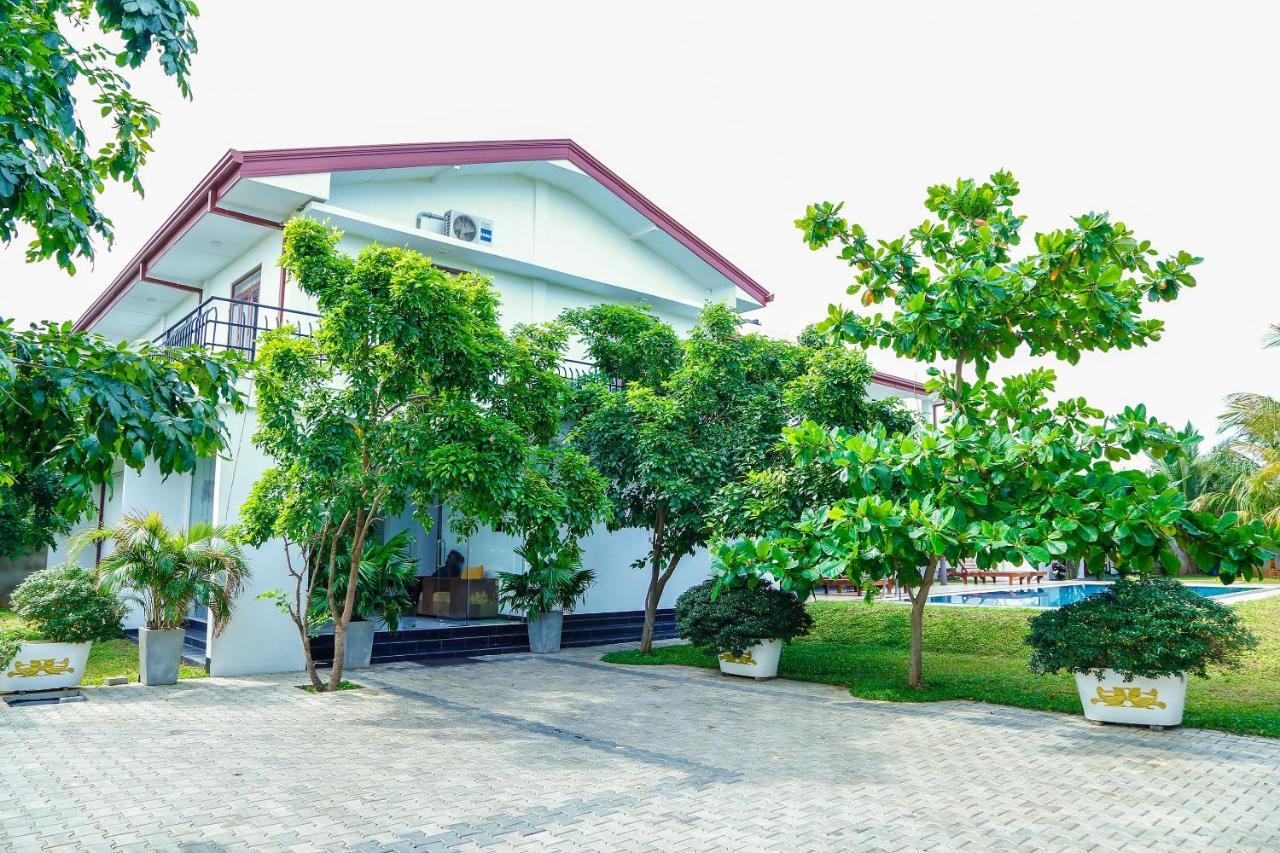 Sea Lagoon Beach Hotel Trincomalee Exterior photo